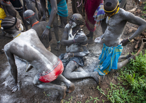 Bodi tribe men putting ashes during Kael cceremony, Omo Valley, Hana Mursi, Ethiopia