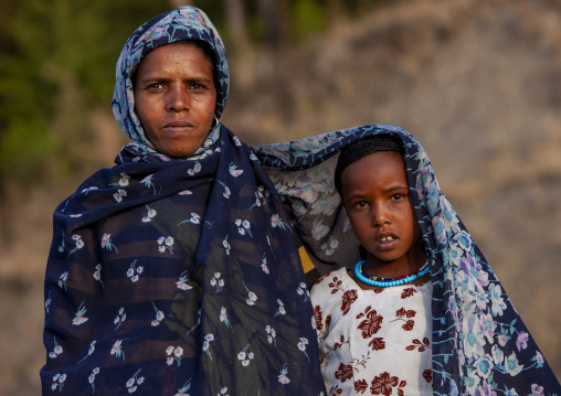 Oromo mother and daughter sharing a shawl, Dire Dawa woreda, Dire Dawa, Ethiopia