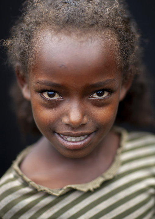 Portrait of a smiling Menit tribe girl, Omo valley, Tum, Ethiopia