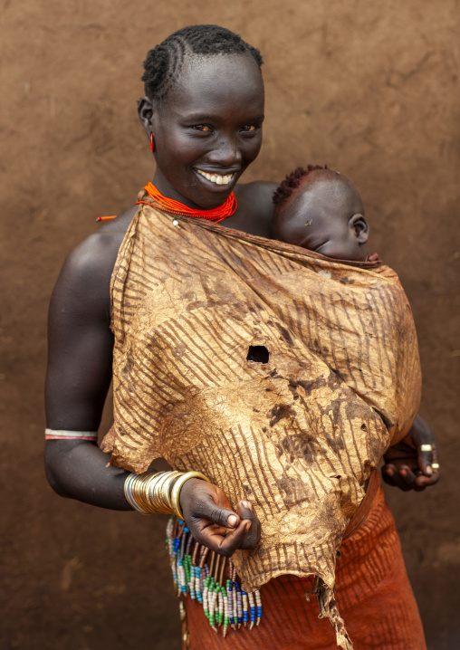 Bodi tribe woman and her baby, Hana Mursi, Omo valley, Ethiopia