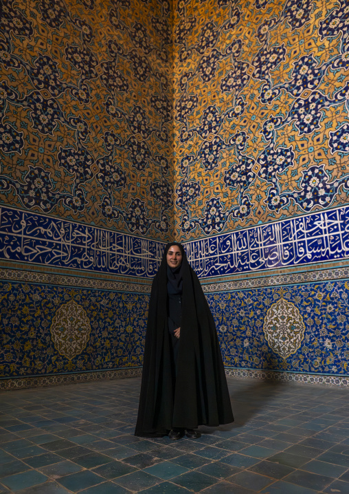 Iranian veiled woman inside sheikh lotfollah mosque, Isfahan province, Isfahan, Iran