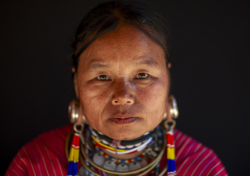 Kor yor tribe woman in traditional clothing, Chiang Rai, Ban Mai Nai Soi, Thailand