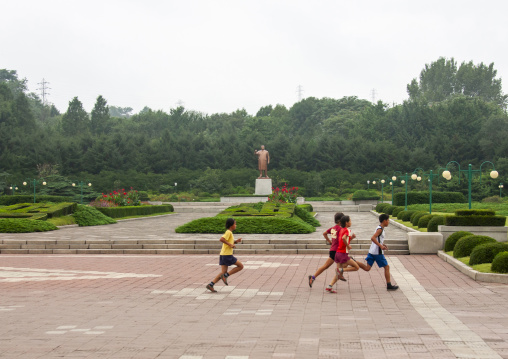 Children running in front of Kim il Sung statue, South Hamgyong, Hamhung, North Korea