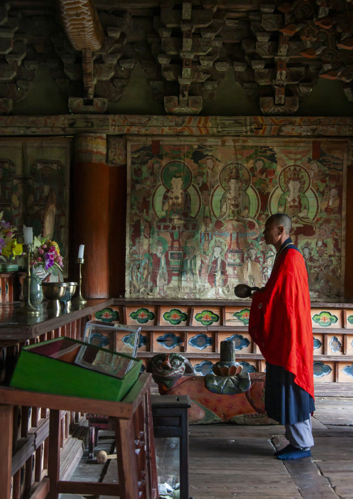 Bddhist monk praying in kaesin sa temple on mount Chilbo, North Hamgyong, Chilbosan, North Korea