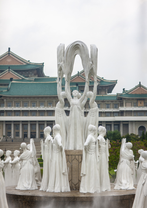 Mansudae fountain park dedicated to the glory of Kim il Sung, DGC, Pyongyang, North Korea
