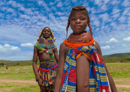 Mumuhuila tribe mother with her teenage daughter, Huila Province, Chibia, Angola