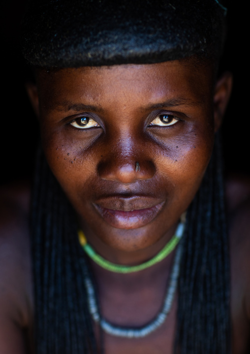 Muhakaona tribe woman portrait, Cunene Province, Oncocua, Angola