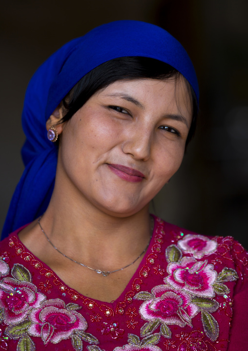 Young Uyghur Woman, Serik Buya Market, Yarkand, Xinjiang Uyghur Autonomous Region, China