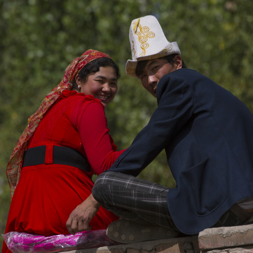 Kyrgyz Couple, Opal Village Market, Xinjiang, China, Xinjiang Uyghur Autonomous Region, China