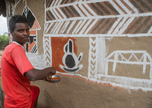 Ethiopia, Kembata, Alaba Kuito, young man painting the wall of a traditional ethiopian house