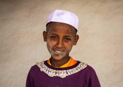 Oromo pilgrim boy in Sheikh Hussein shrine with jarawa powder on the face, Oromia, Sheik Hussein, Ethiopia