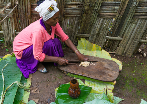 A Dorze woman prepares unleavened bread made from the false banana tree, Gamo Gofa Zone, Gamole, Ethiopia