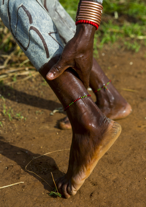 Bashada Tribe Man Making Body Painting, Dimeka, Omo Valley, Ethiopia