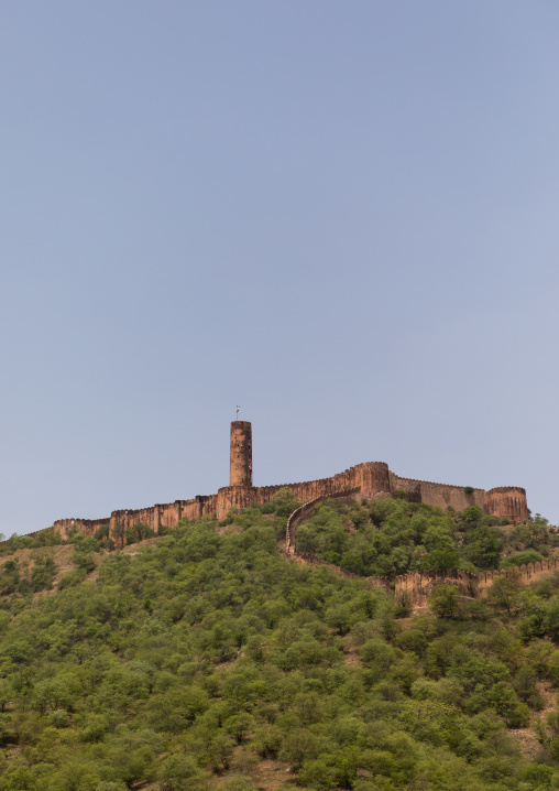 The long wall surrounding Amer fort, Rajasthan, Amer, India