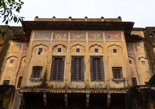 Old haveli with lavishly painted walls, Rajasthan, Nawalgarh, India