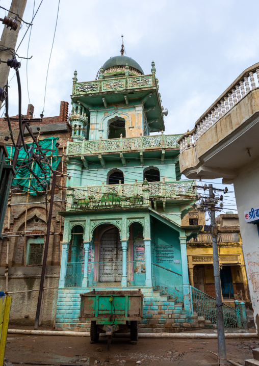 Old green historic haveli, Rajasthan, Nawalgarh, India