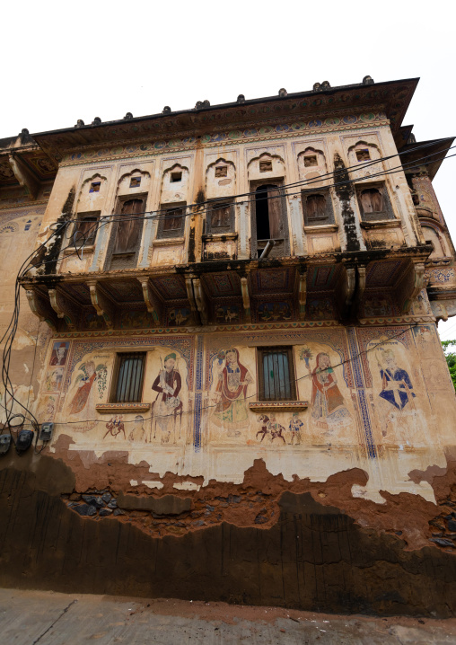 Old haveli with lavishly painted walls, Rajasthan, Nawalgarh, India