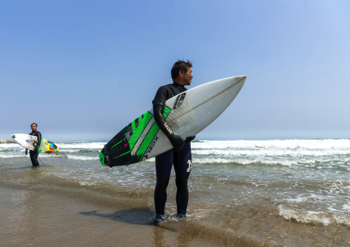 Japanese surfers in the contaminated area after the daiichi nuclear power plant irradiation, Fukushima prefecture, Tairatoyoma beach, Japan