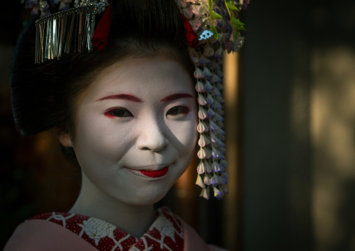 Portrait of a 16 years old maiko called chikasaya, Kansai region, Kyoto, Japan