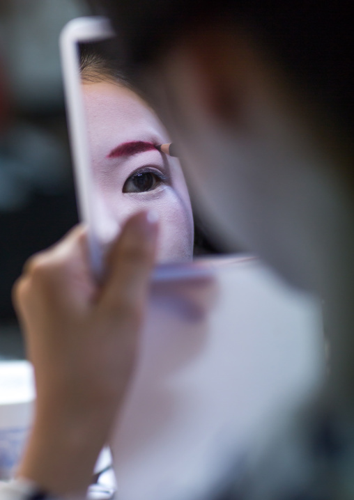 16 Years old maiko called chikasaya during a make up session, Kansai region, Kyoto, Japan