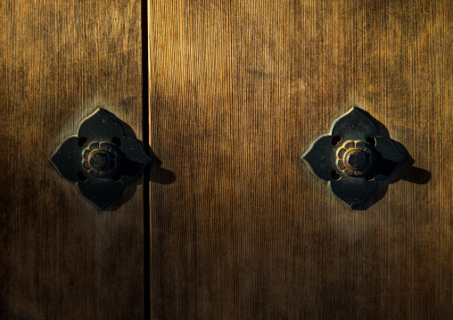 Antique wooden door in Kokoen garden, Hypgo Prefecture, Himeji, Japan