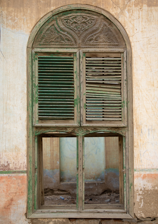 Abdullah al-Suleiman palace green wooden window, Mecca province, Taïf, Saudi Arabia