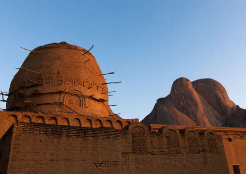 Khatmiyah mosque and the tomb of Hassan al Mirghani at the base of the Taka mountains, Kassala State, Kassala, Sudan